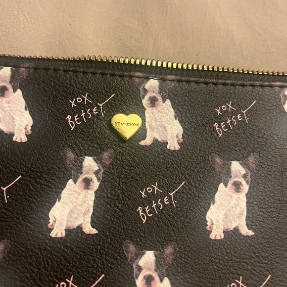 Betsey Johnson French Bulldog is Print Wristlet - Picture 3 of 5